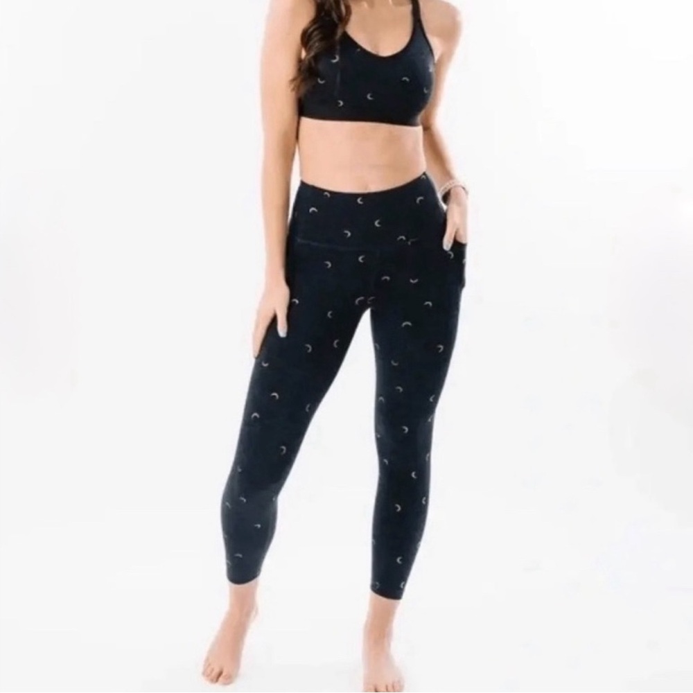 NWOT Zyia Navy Gold Moon Terrance Luxe Bra and 3/4 length leggings